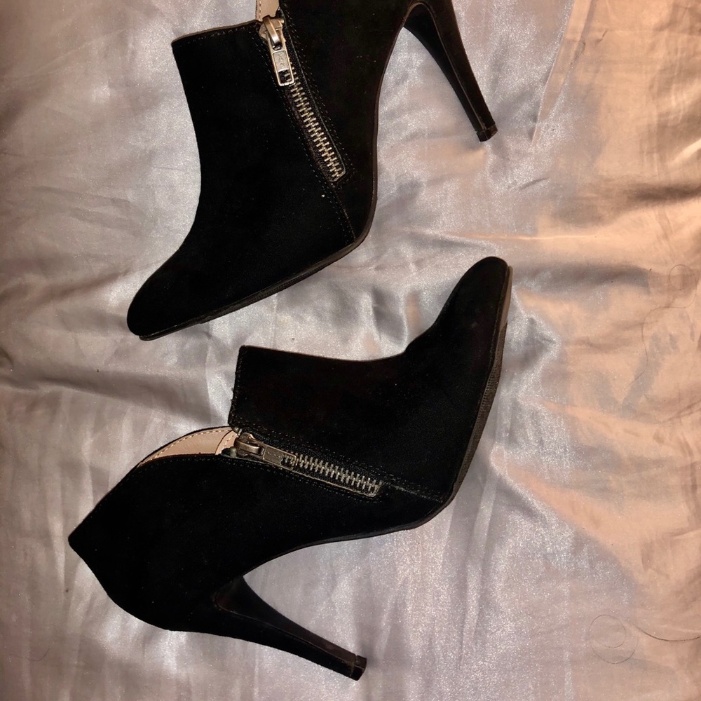 Super cute, velvet heels!